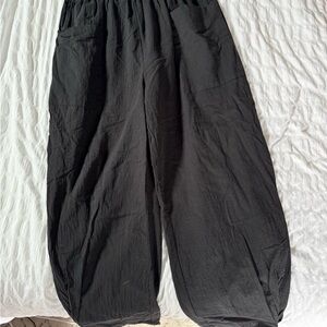 Women’s Black Linen Tapered Leg Pants